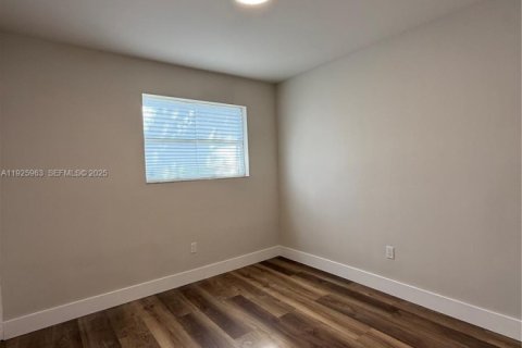 House in Davie, Florida 3 bedrooms, 120.68 sq.m. № 1986661 - photo 22