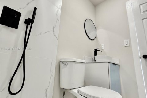 House in Davie, Florida 3 bedrooms, 120.68 sq.m. № 1986661 - photo 18