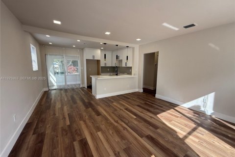 House in Davie, Florida 3 bedrooms, 120.68 sq.m. № 1986661 - photo 4