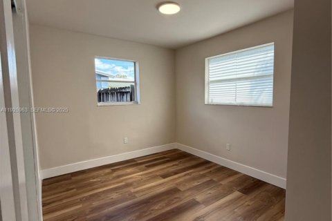 House in Davie, Florida 3 bedrooms, 120.68 sq.m. № 1986661 - photo 26