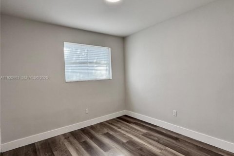 House in Davie, Florida 3 bedrooms, 120.68 sq.m. № 1986661 - photo 23