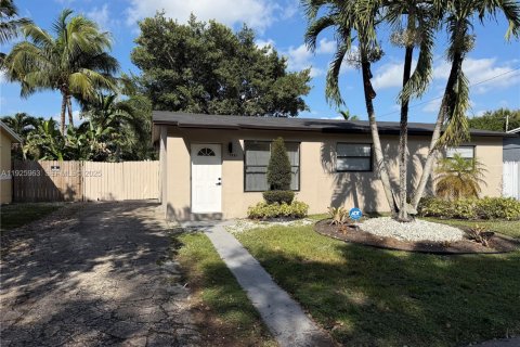 House in Davie, Florida 3 bedrooms, 120.68 sq.m. № 1986661 - photo 1