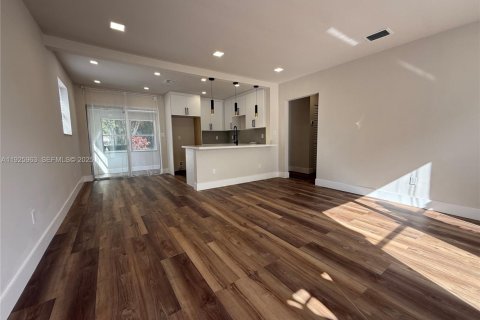 House in Davie, Florida 3 bedrooms, 120.68 sq.m. № 1986661 - photo 5