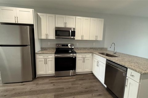Apartamento en alquiler en Englewood, Florida, 3 dormitorios, 106.93 m2 № 1873781 - foto 3