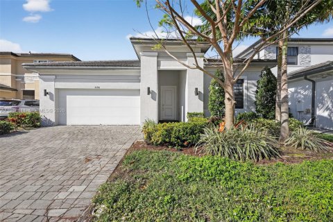 House in Miramar, Florida 4 bedrooms, 211.26 sq.m. № 2003598 - photo 2