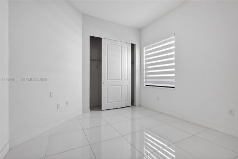 House in Miramar, Florida 4 bedrooms, 211.26 sq.m. № 2003598 - photo 11