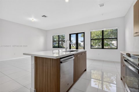 House in Miramar, Florida 4 bedrooms, 211.26 sq.m. № 2003598 - photo 28