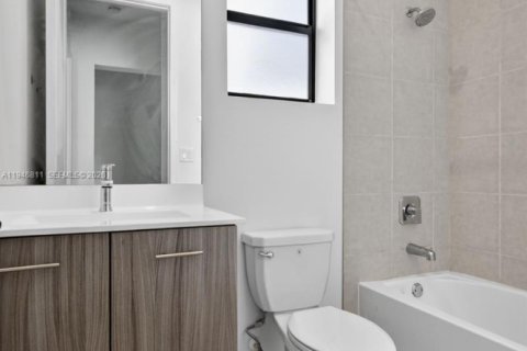 House in Miramar, Florida 4 bedrooms, 211.26 sq.m. № 2003598 - photo 10