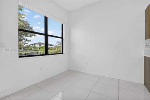 House in Miramar, Florida 4 bedrooms, 211.26 sq.m. № 2003598 - photo 23