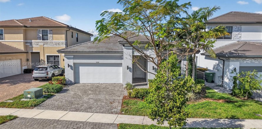 House in Miramar, Florida 4 bedrooms, 211.26 sq.m. № 2003598