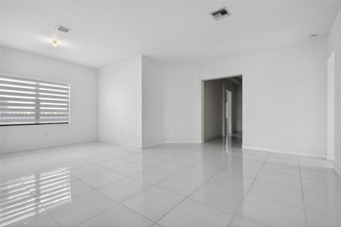 House in Miramar, Florida 4 bedrooms, 211.26 sq.m. № 2003598 - photo 18