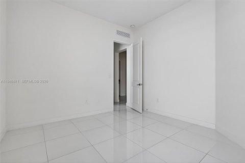 House in Miramar, Florida 4 bedrooms, 211.26 sq.m. № 2003598 - photo 12