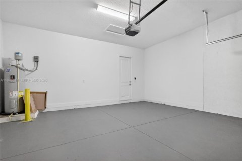 House in Miramar, Florida 4 bedrooms, 211.26 sq.m. № 2003598 - photo 16