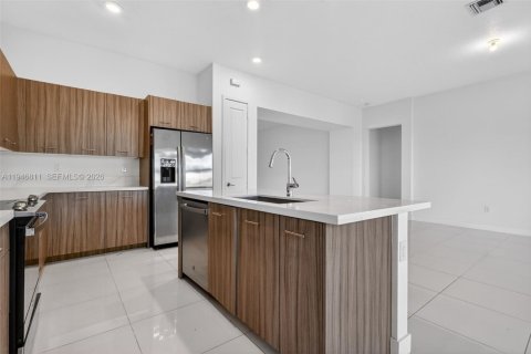 House in Miramar, Florida 4 bedrooms, 211.26 sq.m. № 2003598 - photo 26