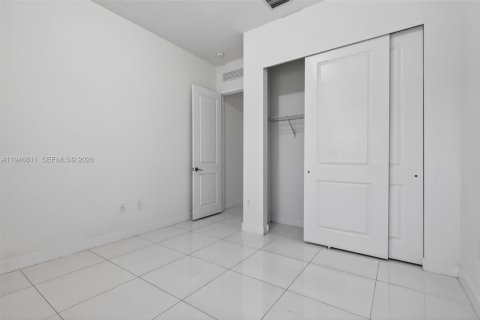 House in Miramar, Florida 4 bedrooms, 211.26 sq.m. № 2003598 - photo 8