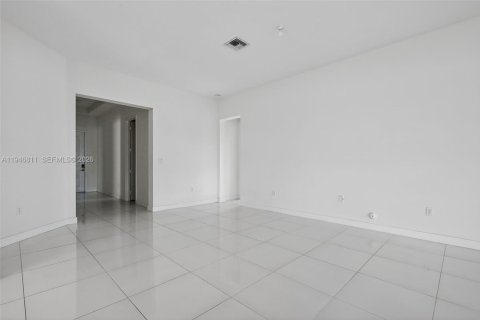 House in Miramar, Florida 4 bedrooms, 211.26 sq.m. № 2003598 - photo 19