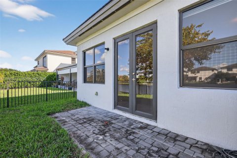 House in Miramar, Florida 4 bedrooms, 211.26 sq.m. № 2003598 - photo 30