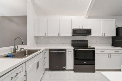 Touwnhouse à vendre à Tampa, Floride: 2 chambres, 131.64 m2 № 1747608 - photo 9