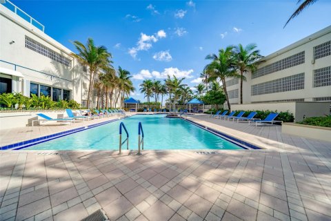 Condominio en alquiler en Hollywood, Florida, 3 dormitorios, 193.05 m2 № 2030963 - foto 16
