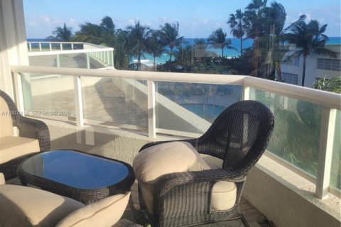 Condominio en alquiler en Hollywood, Florida, 3 dormitorios, 193.05 m2 № 2030963 - foto 3