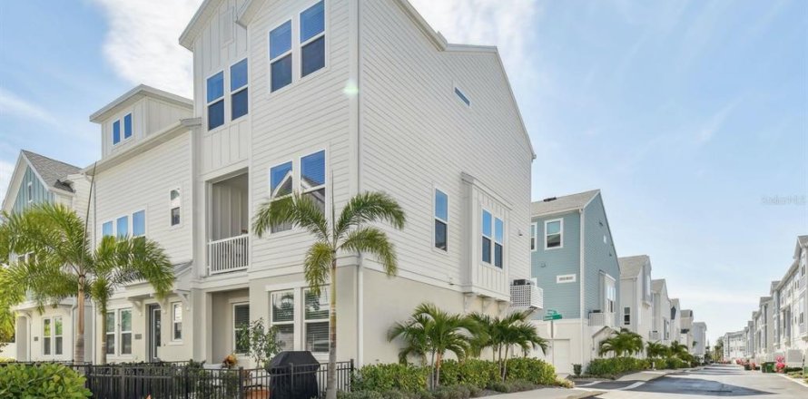 Adosado en Sarasota, Florida 3 dormitorios, 192.31 m2 № 1789379