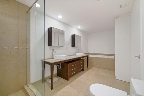 Condo in Miami, Florida, 2 bedrooms № 2186228 - photo 5