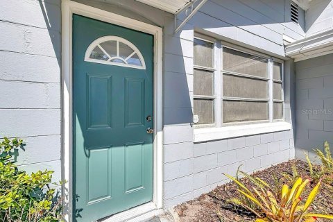 House in Orlando, Florida 2 bedrooms, 107.58 sq.m. № 2122025 - photo 9