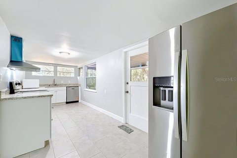 House in Orlando, Florida 2 bedrooms, 107.58 sq.m. № 2122025 - photo 13