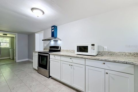House in Orlando, Florida 2 bedrooms, 107.58 sq.m. № 2122025 - photo 15