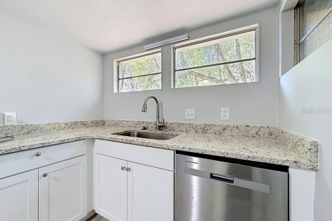 House in Orlando, Florida 2 bedrooms, 107.58 sq.m. № 2122025 - photo 16
