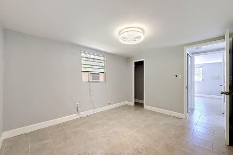 House in Orlando, Florida 2 bedrooms, 107.58 sq.m. № 2122025 - photo 24