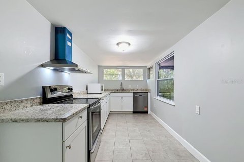 House in Orlando, Florida 2 bedrooms, 107.58 sq.m. № 2122025 - photo 14