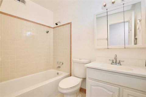 House in Orlando, Florida 3 bedrooms, 95.88 sq.m. № 2306745 - photo 19