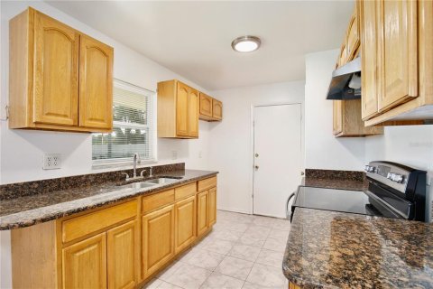 House in Orlando, Florida 3 bedrooms, 95.88 sq.m. № 2306745 - photo 9