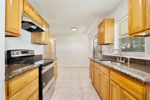 House in Orlando, Florida 3 bedrooms, 95.88 sq.m. № 2306745 - photo 11