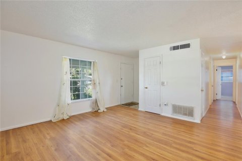 House in Orlando, Florida 3 bedrooms, 95.88 sq.m. № 2306745 - photo 7