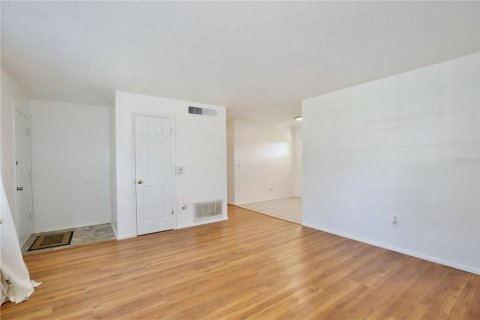 House in Orlando, Florida 3 bedrooms, 95.88 sq.m. № 2306745 - photo 6