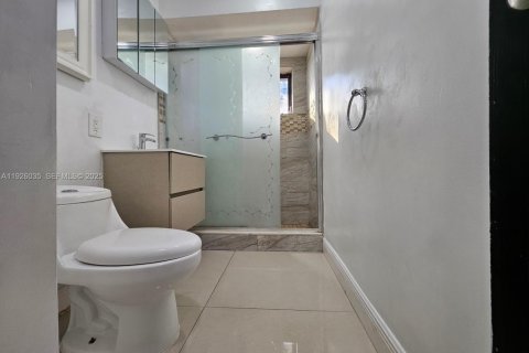 Casa en alquiler en Miami, Florida, 3 dormitorios № 1986369 - foto 25