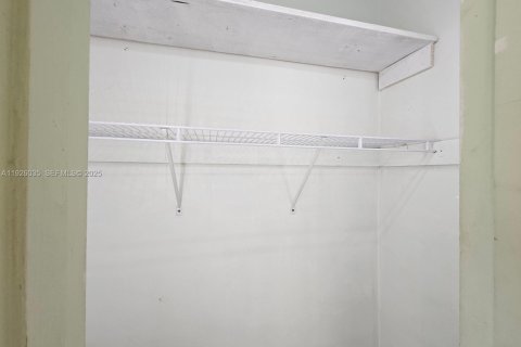 Casa en alquiler en Miami, Florida, 3 dormitorios № 1986369 - foto 22