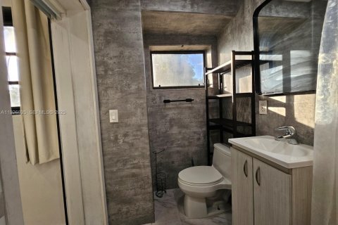Casa en alquiler en Miami, Florida, 3 dormitorios № 1986369 - foto 12