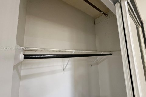 Casa en alquiler en Miami, Florida, 3 dormitorios № 1986369 - foto 18