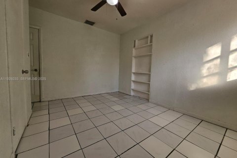 Casa en alquiler en Miami, Florida, 3 dormitorios № 1986369 - foto 19