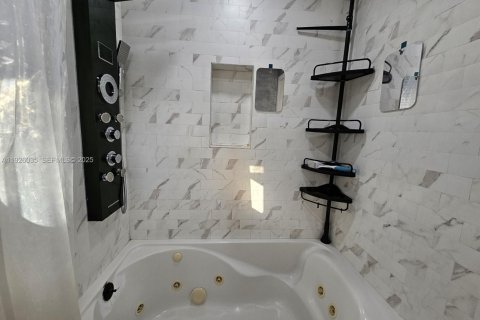 Casa en alquiler en Miami, Florida, 3 dormitorios № 1986369 - foto 15