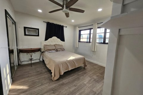 Casa en alquiler en Miami, Florida, 3 dormitorios № 1986369 - foto 10