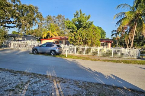 Casa en alquiler en Miami, Florida, 3 dormitorios № 1986369 - foto 1