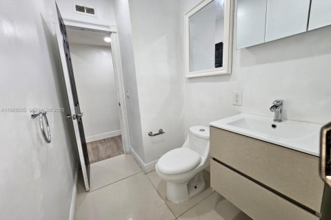 Casa en alquiler en Miami, Florida, 3 dormitorios № 1986369 - foto 26