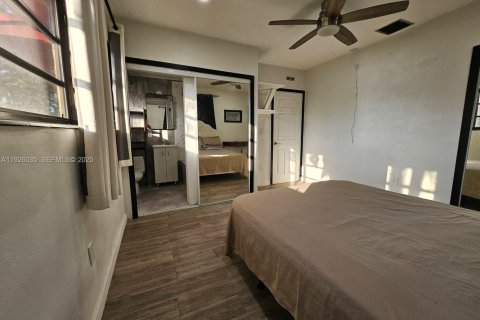 Casa en alquiler en Miami, Florida, 3 dormitorios № 1986369 - foto 11