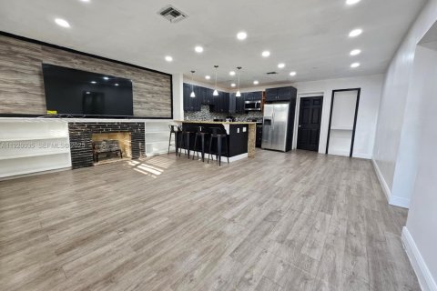 Casa en alquiler en Miami, Florida, 3 dormitorios № 1986369 - foto 8