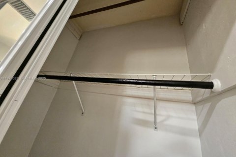 Casa en alquiler en Miami, Florida, 3 dormitorios № 1986369 - foto 17