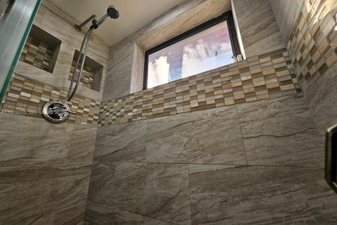 Casa en alquiler en Miami, Florida, 3 dormitorios № 1986369 - foto 27